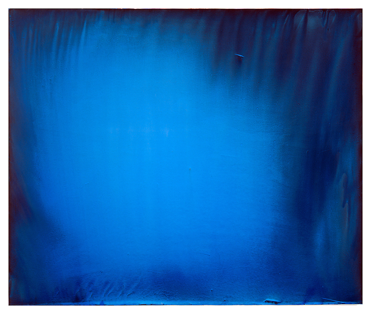 Et lorsque vous verrez le bleu descendre au fond du récipient, jettez l’eau et gardez le bleu